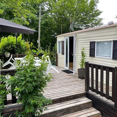 Mobil-home Climatise Pour 6 Personnes Au Maximum, Avec 3 Et Une Grande Terrasse, Entierement Et Totalement Equipe Mais Sans Wifi, Avec Les Draps Compris Mais Piscine Et Restaurant Non Garantis A Compter De Septembre (adults Only) *