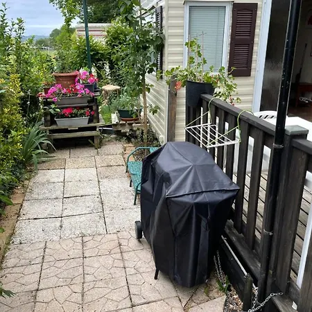 Mobil-home Climatise Pour 6 Personnes Au Maximum, Avec 3 Et Une Grande Terrasse, Entierement Et Totalement Equipe Mais Sans Wifi, Avec Les Draps Compris Mais Piscine Et Restaurant Non Garantis A Compter De Septembre (adults Only)