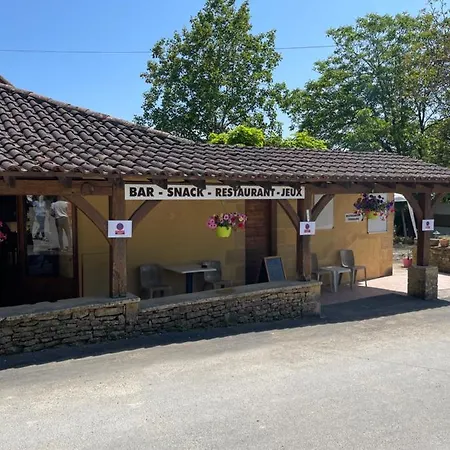 Campsite Mobil-home Climatise Pour 6 Personnes Au Maximum, Avec 3 Et Une Grande Terrasse, Entierement Et Totalement Equipe Mais Sans Wifi, Avec Les Draps Compris Mais Piscine Et Restaurant Non Garantis A Compter De Septembre (adults Only) *